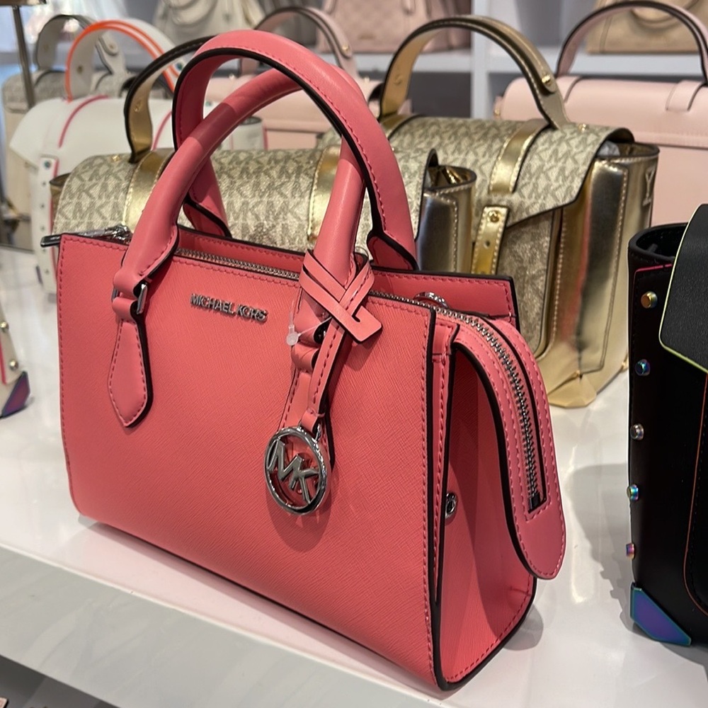 MICHAEL KORS
Sheila Small Faux Saffiano Leather Satchel
Tea Rose 
NWT